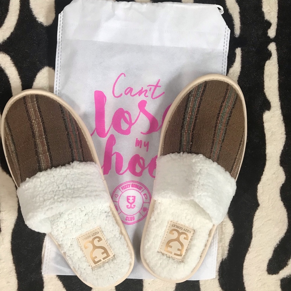 New! Fizzy Goblet Fuzzy Fizzy Cozy Mules Slides